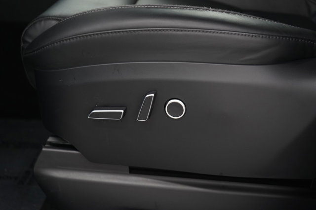 Vehicle image 31 of 34