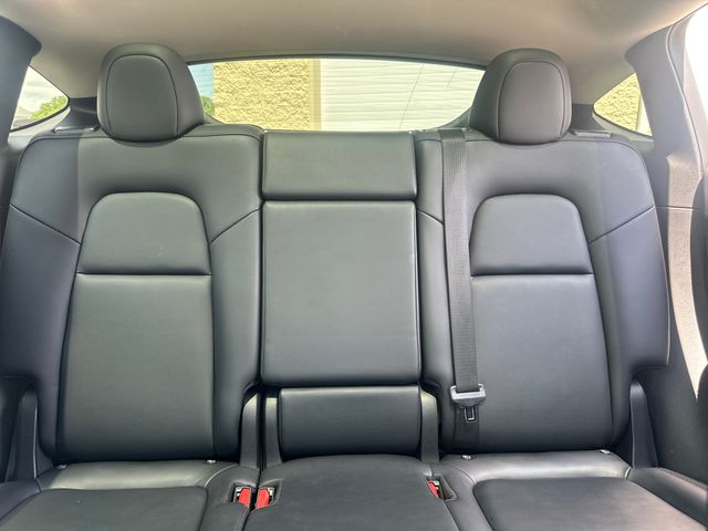 Vehicle image 23 of 25
