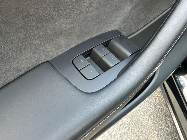Vehicle image 20 of 25