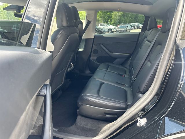 Vehicle image 15 of 25
