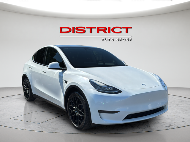 2023 Tesla Model Y Long Range Image 3 of 30