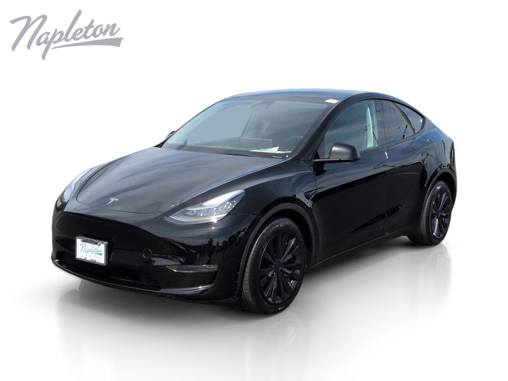 2023 Tesla Model Y Long Range Image 1 of 34