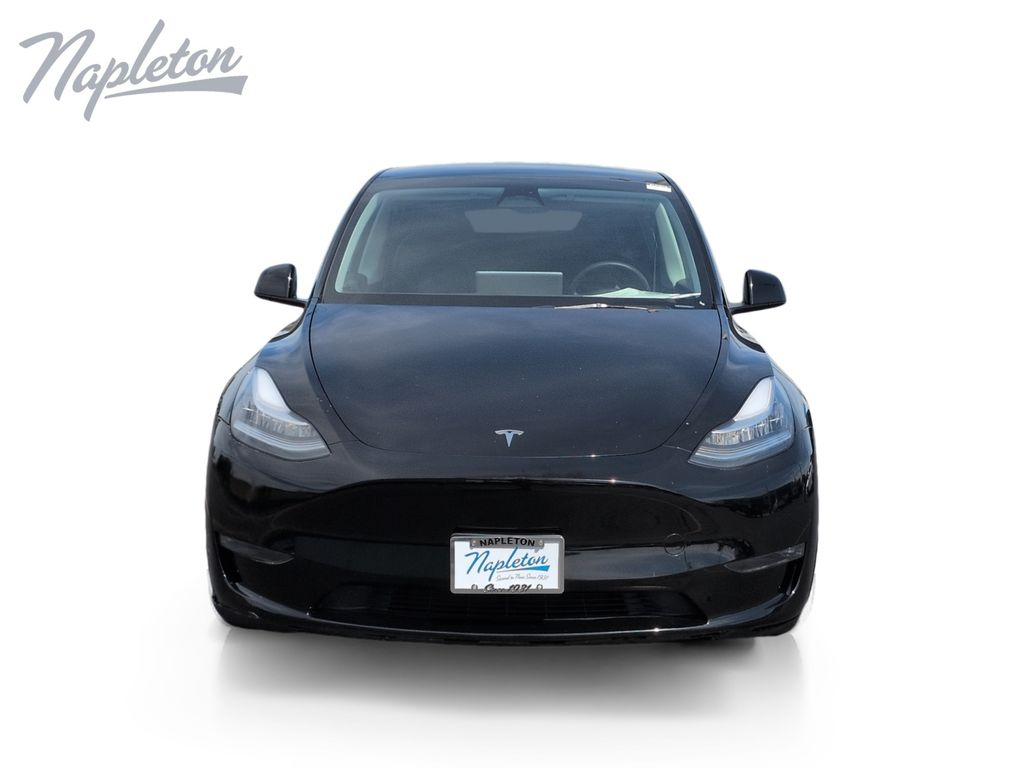 2023 Tesla Model Y Long Range Image 3 of 34