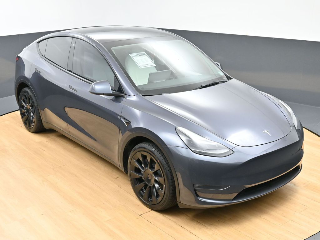 2023 Tesla Model Y Long Range Image 2 of 56