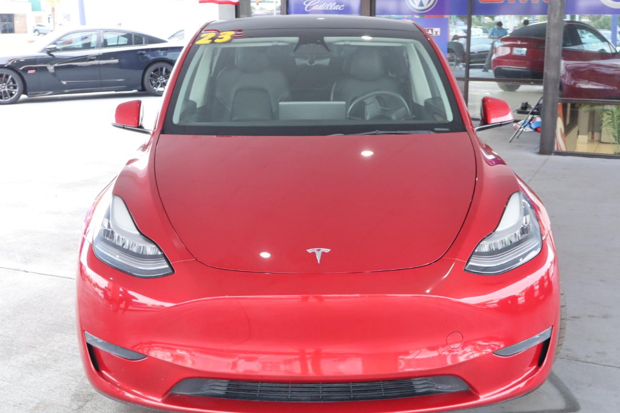2023 Tesla Model Y Long Range Image 3 of 37