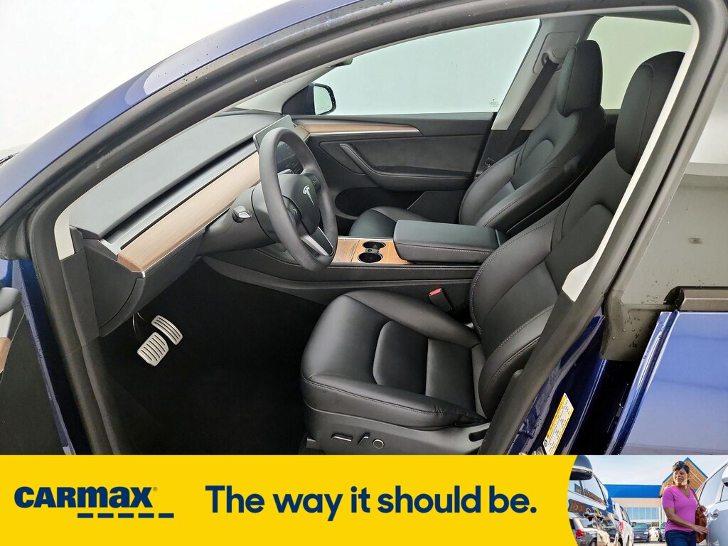 Vehicle image 11 of 30
