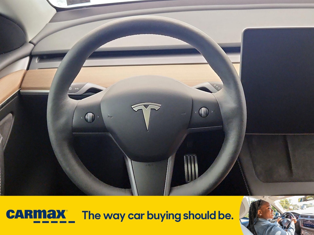 Vehicle image 21 of 30