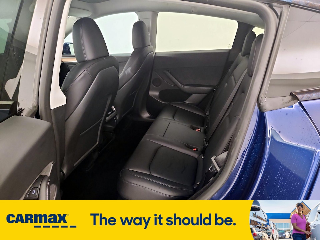 Vehicle image 10 of 30
