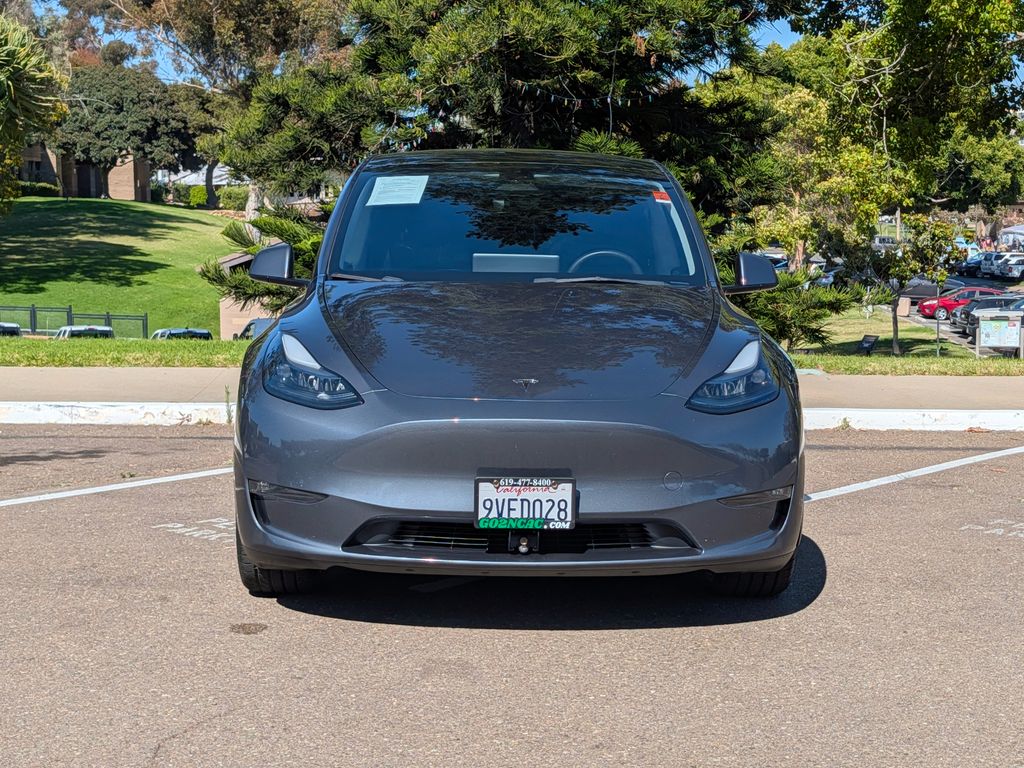 2023 Tesla Model Y Performance Image 2 of 35