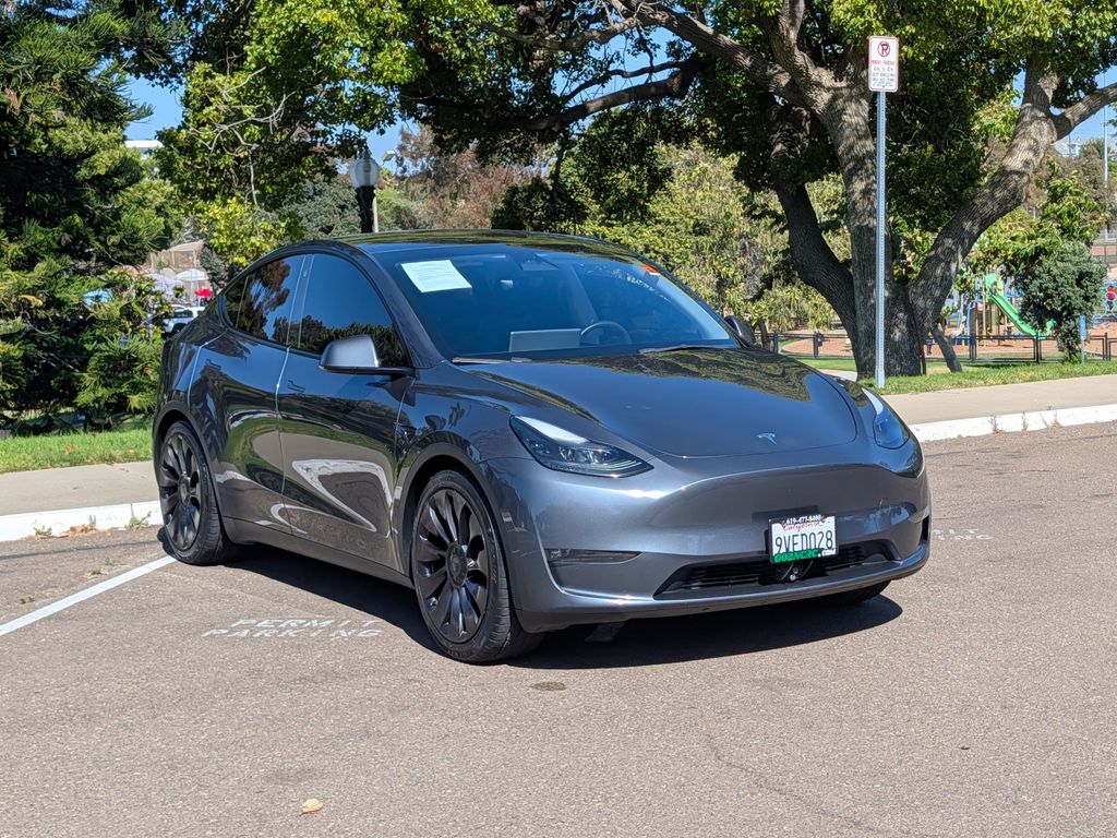 2023 Tesla Model Y Performance Image 3 of 35