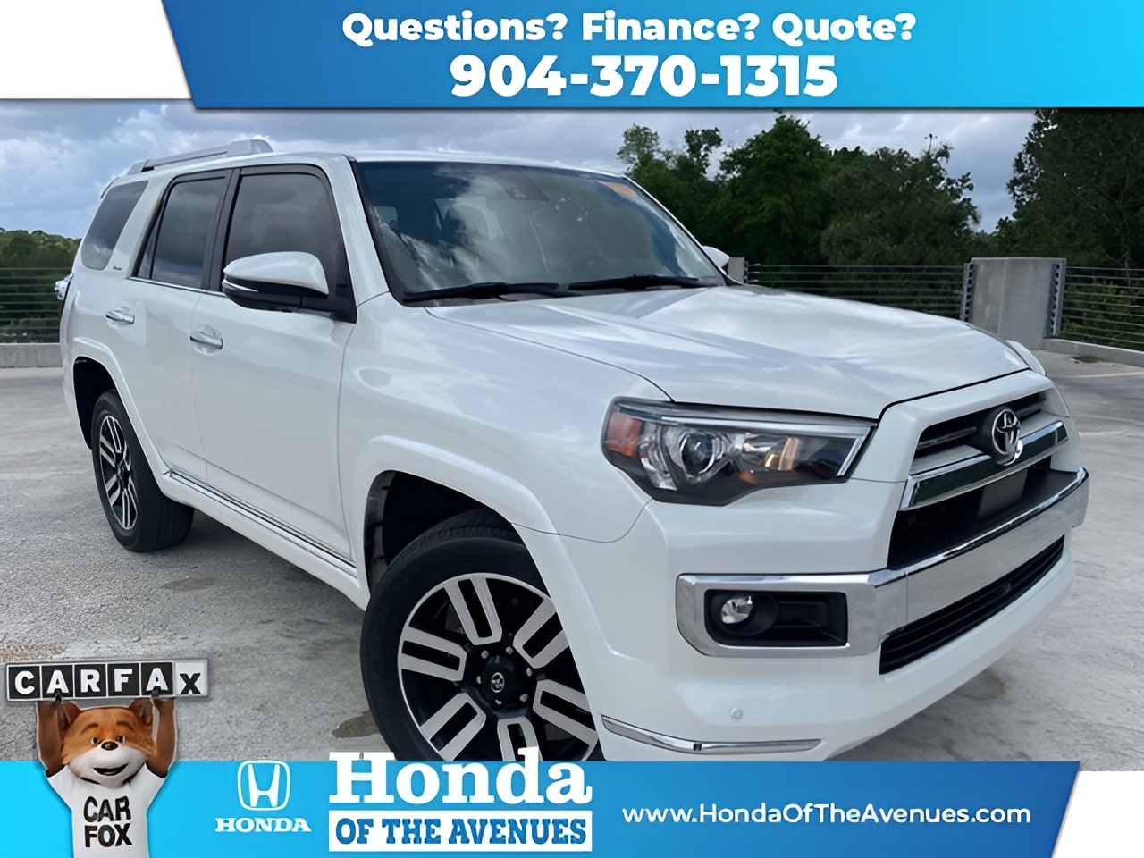 Vehicle image 28 of 33