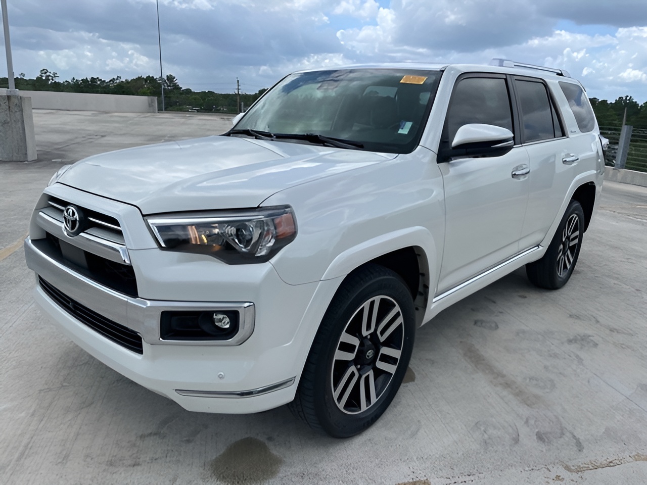 Vehicle image 26 of 33