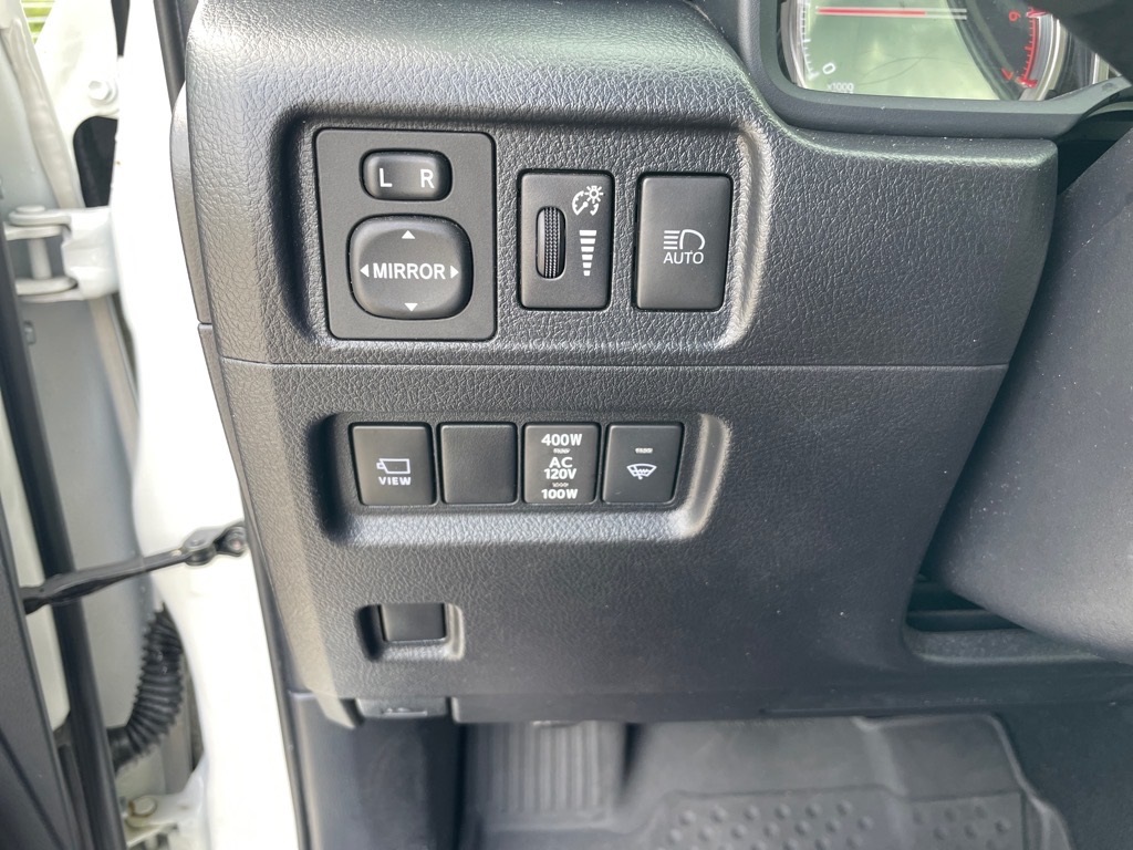 Vehicle image 13 of 33