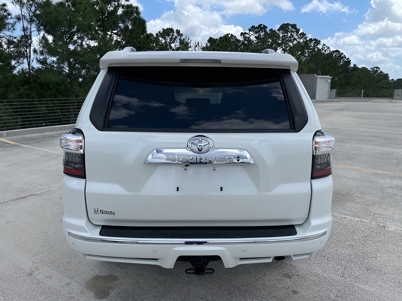 Vehicle image 31 of 33