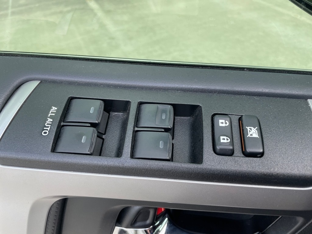 Vehicle image 12 of 33