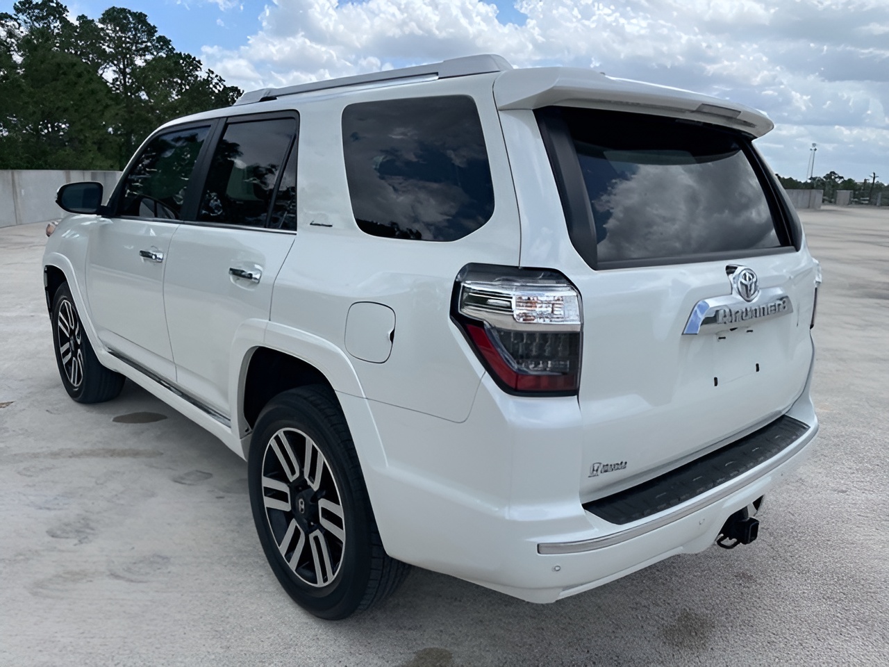 Vehicle image 32 of 33