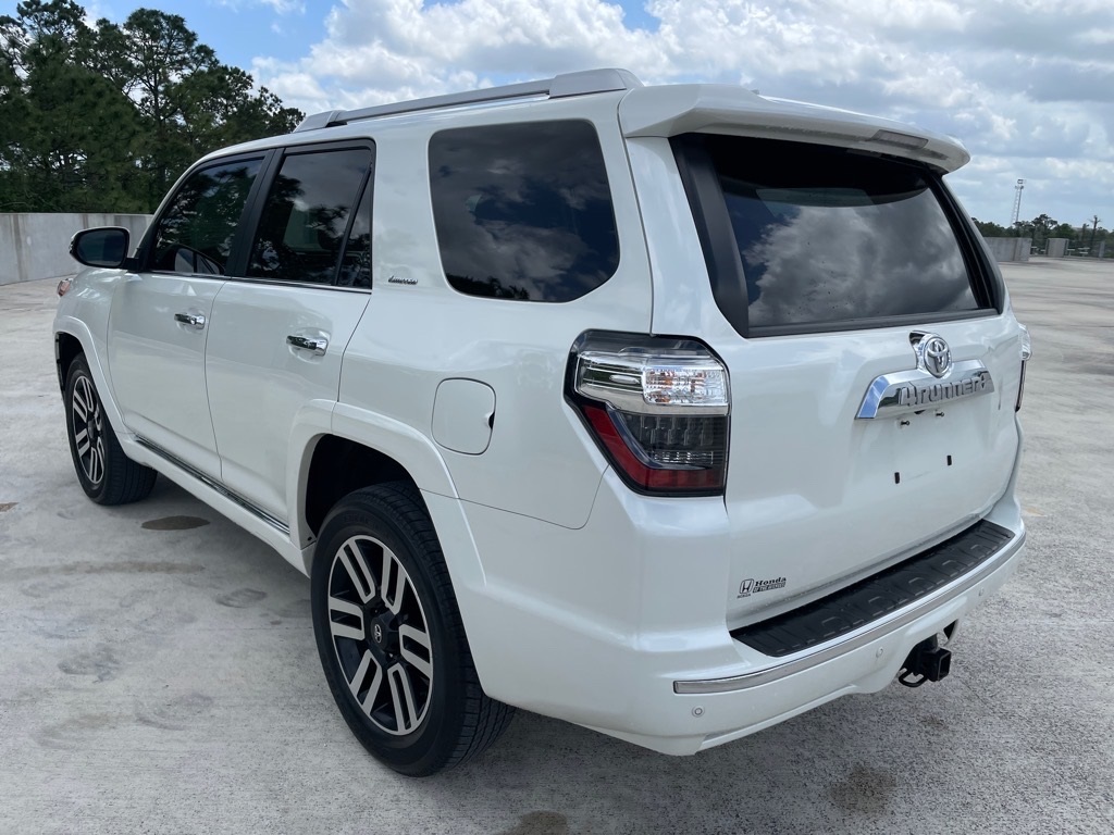 Vehicle image 7 of 33