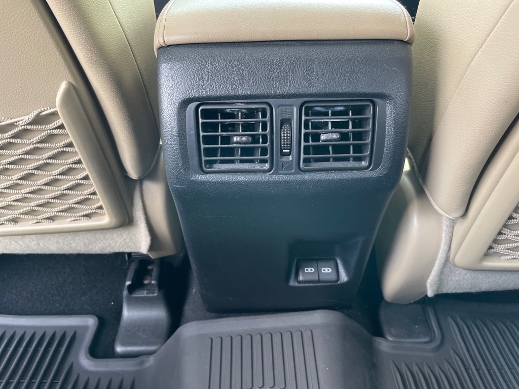 Vehicle image 20 of 33