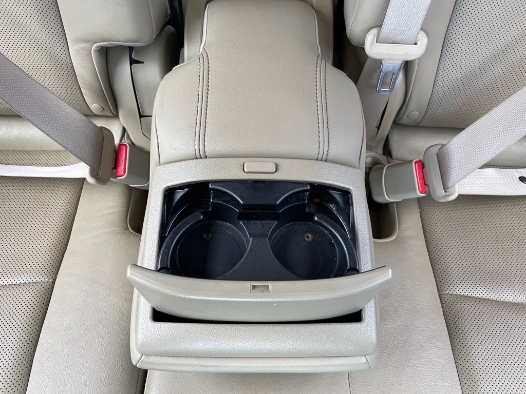 Vehicle image 23 of 33
