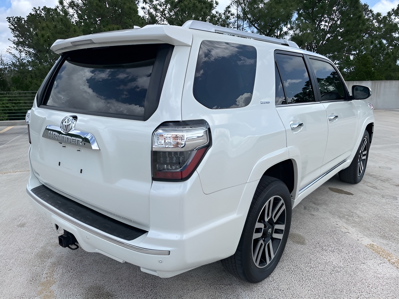 Vehicle image 30 of 33
