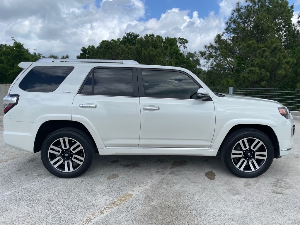 Vehicle image 4 of 33