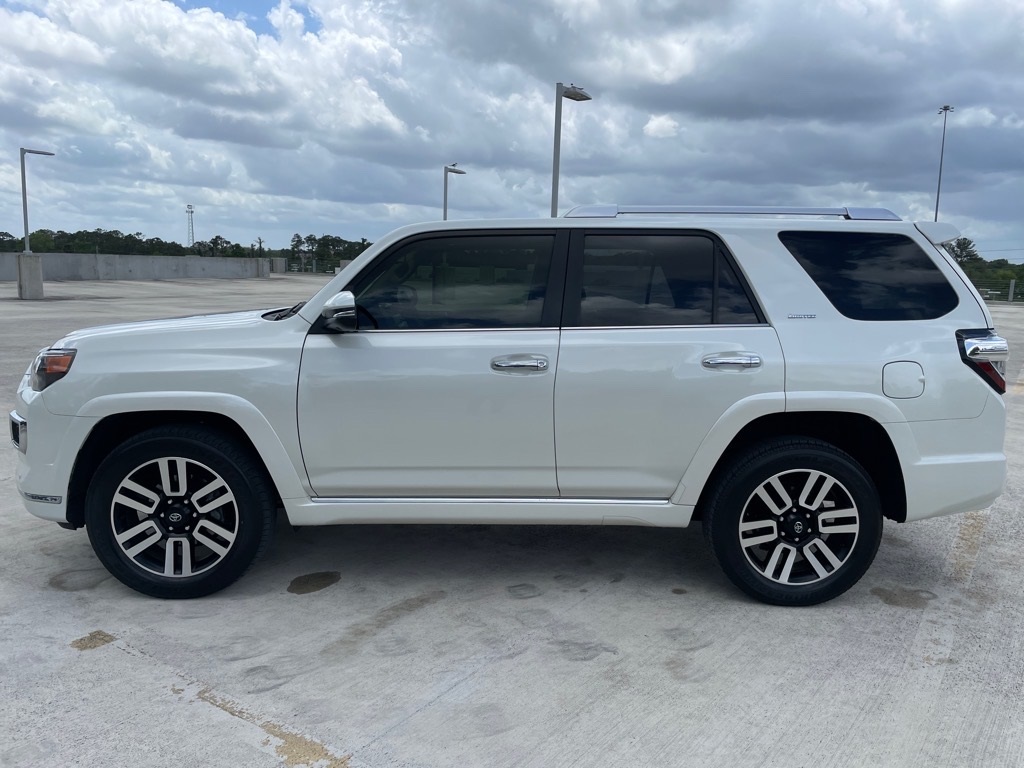 Vehicle image 8 of 33