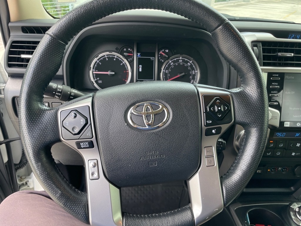 Vehicle image 9 of 33