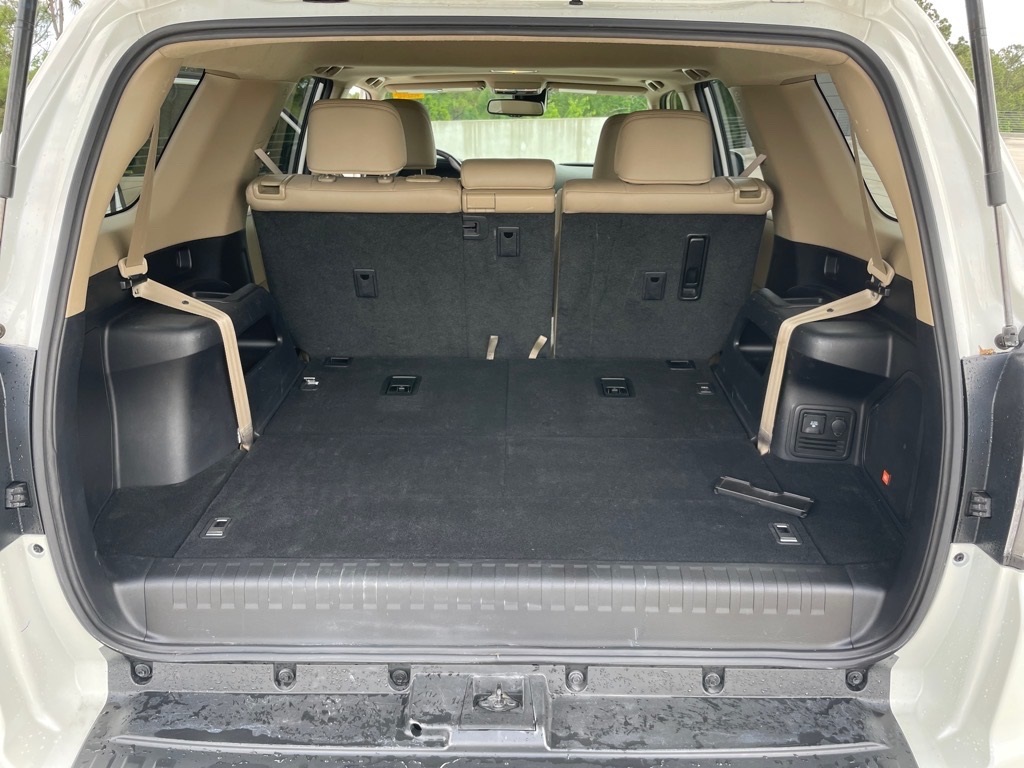 Vehicle image 24 of 33