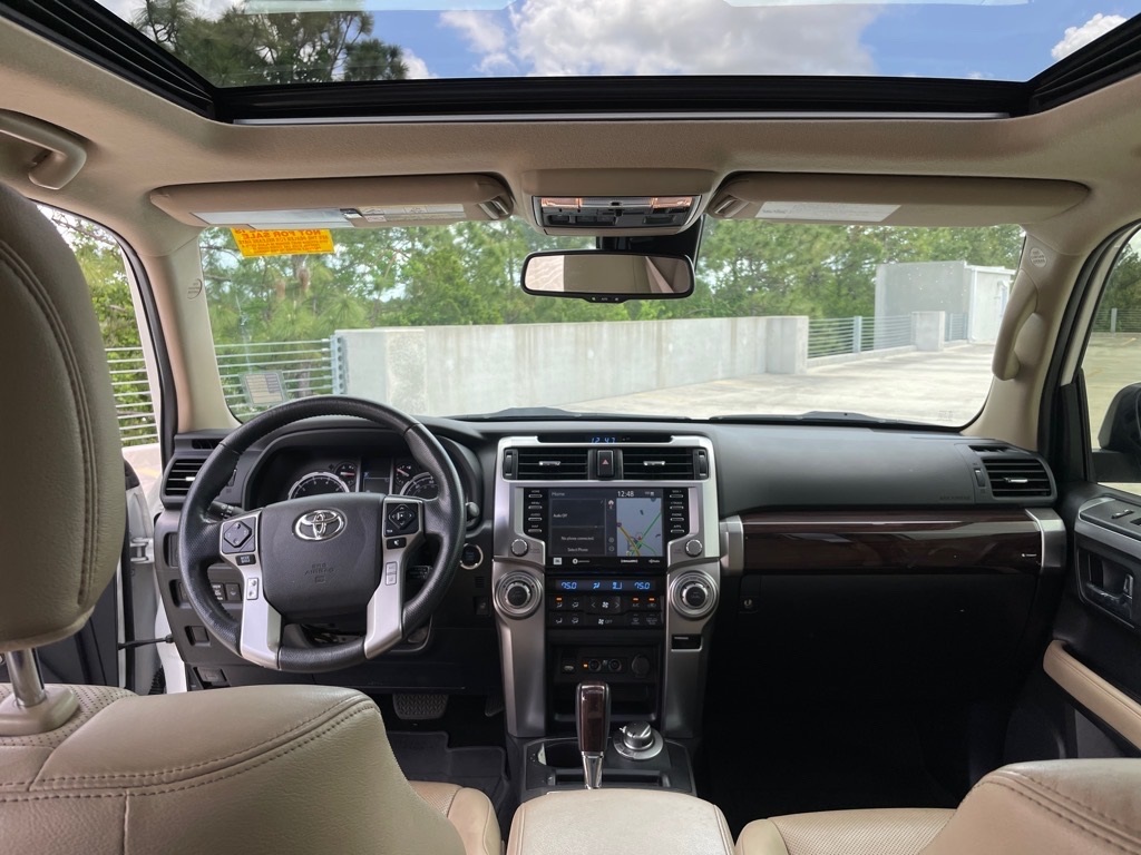 Vehicle image 19 of 33