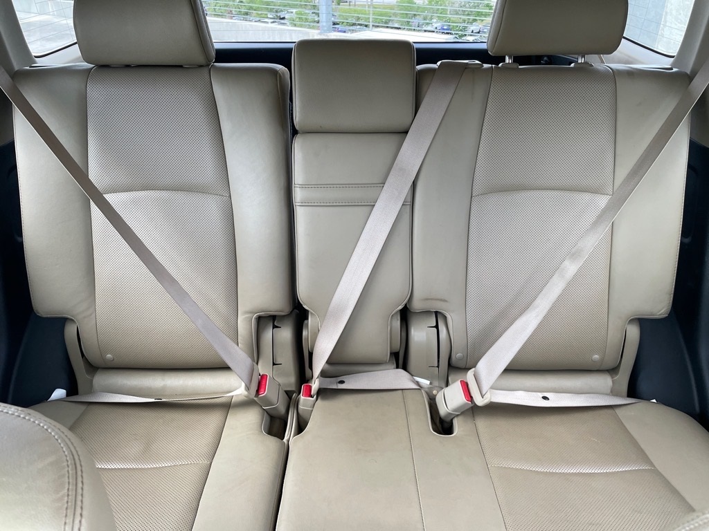 Vehicle image 22 of 33