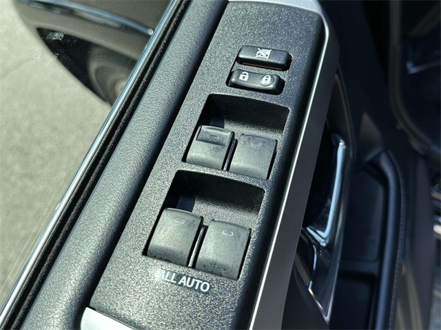 Vehicle image 19 of 34