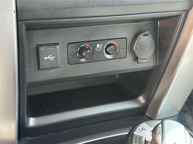 Vehicle image 13 of 34
