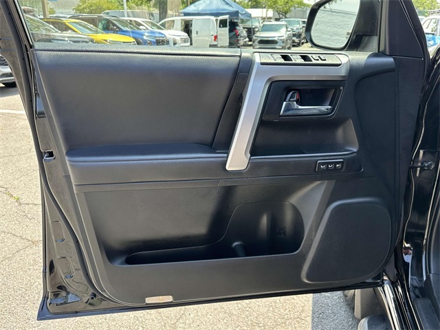 Vehicle image 22 of 34