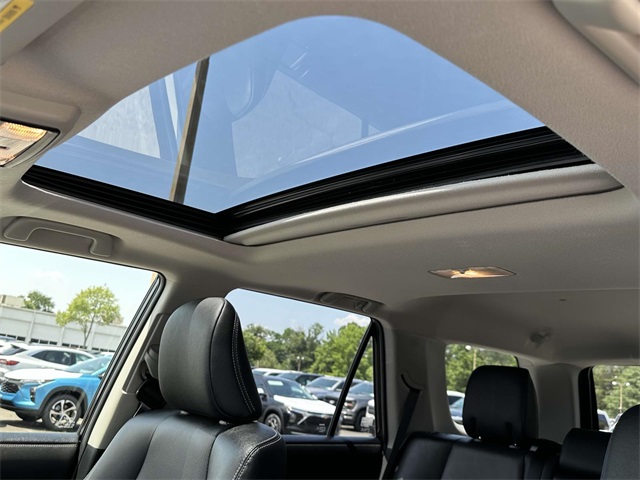 Vehicle image 24 of 34