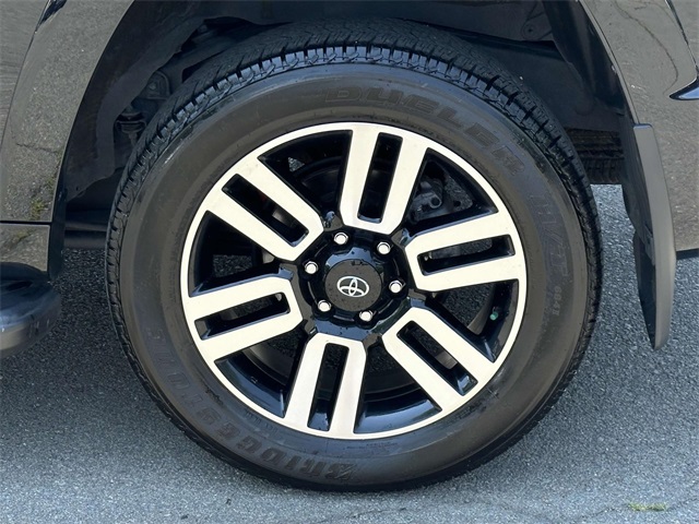 Vehicle image 29 of 34
