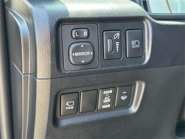 Vehicle image 18 of 34