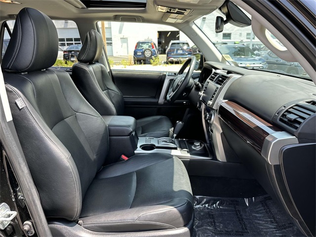 Vehicle image 28 of 34