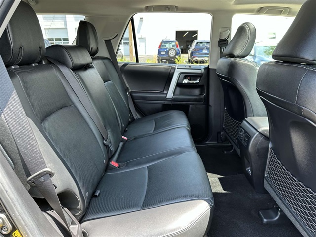 Vehicle image 26 of 34