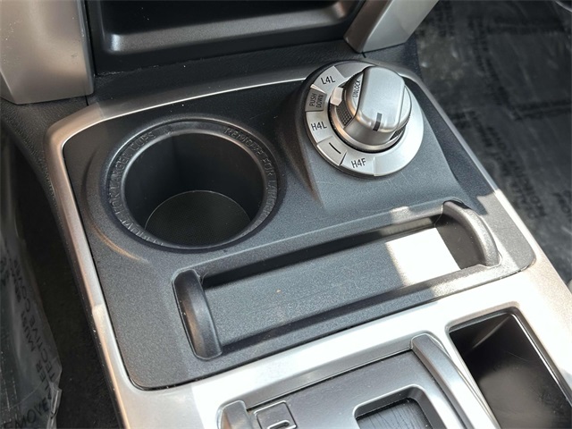 Vehicle image 14 of 34