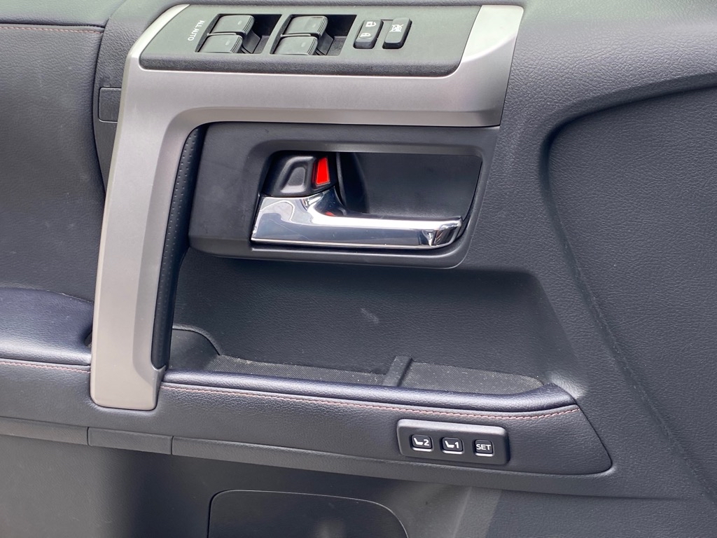 Vehicle image 22 of 27