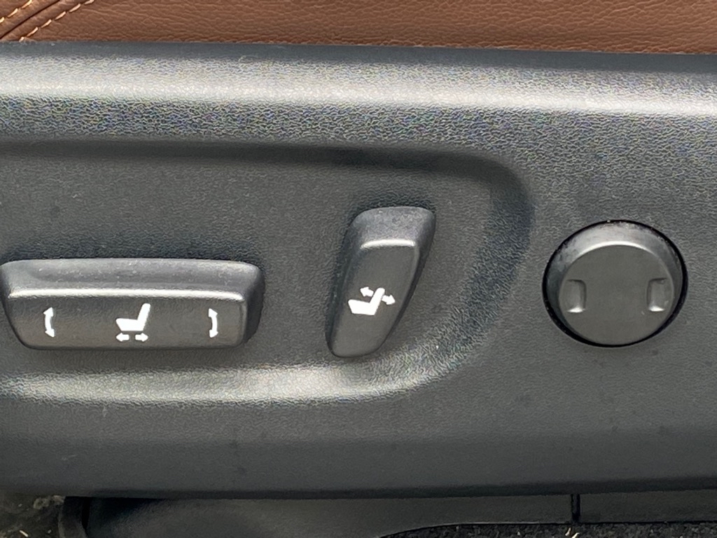 Vehicle image 15 of 27