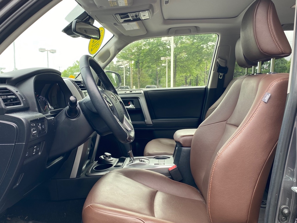 Vehicle image 14 of 27