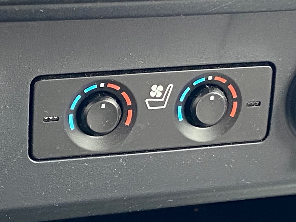 Vehicle image 19 of 27