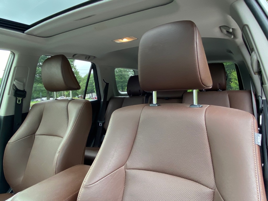 Vehicle image 23 of 27