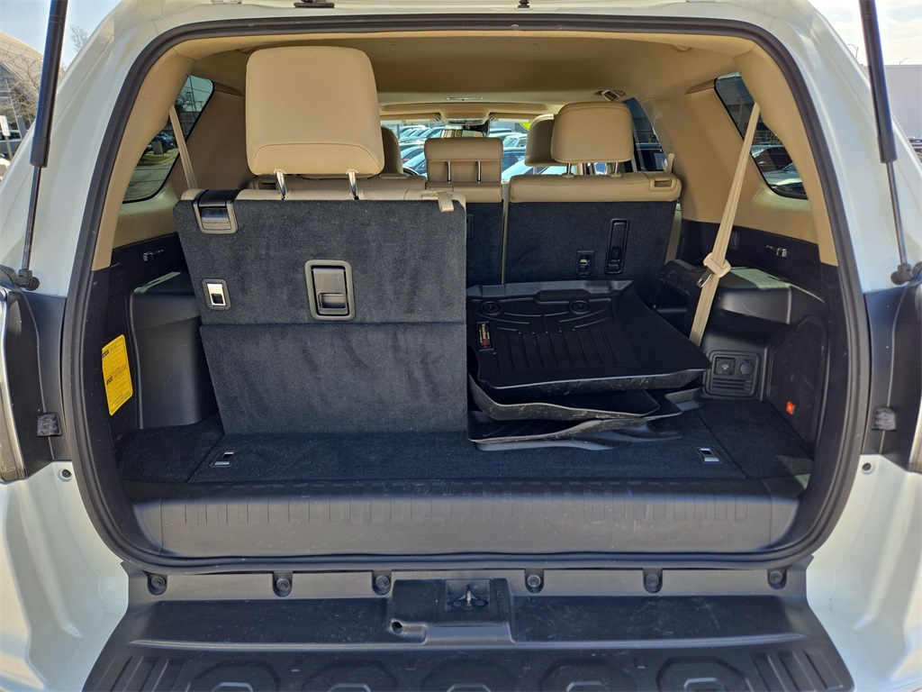 Vehicle image 33 of 41