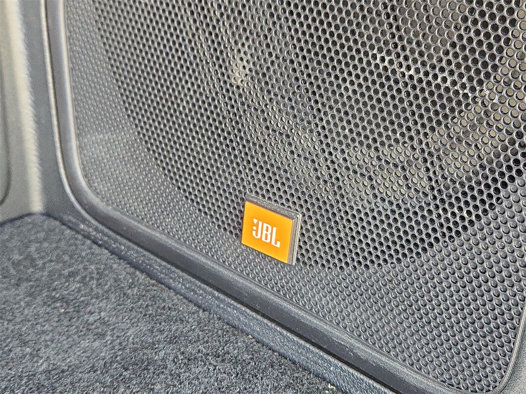 Vehicle image 31 of 41