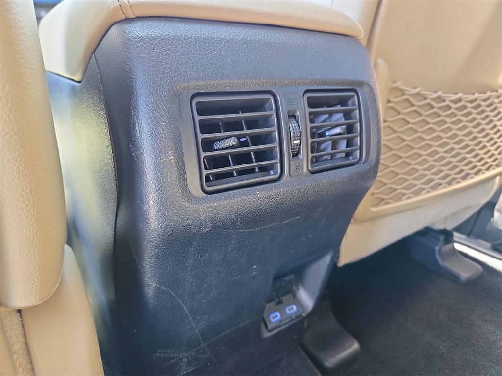 Vehicle image 28 of 41