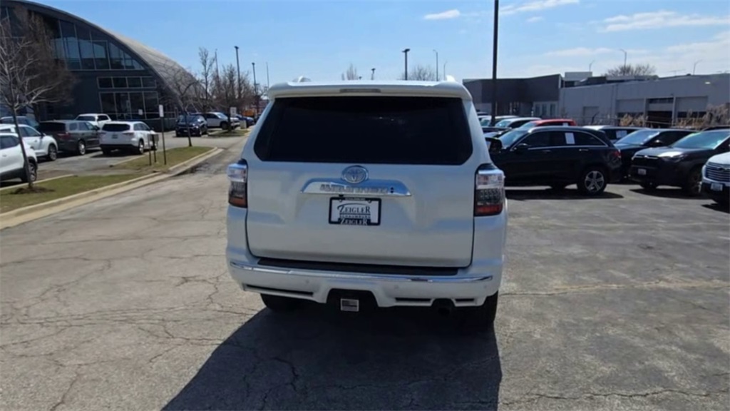 Vehicle image 4 of 41