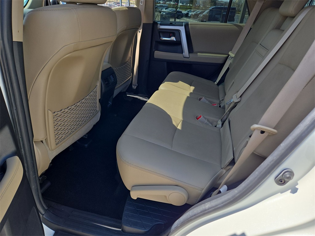 Vehicle image 32 of 41