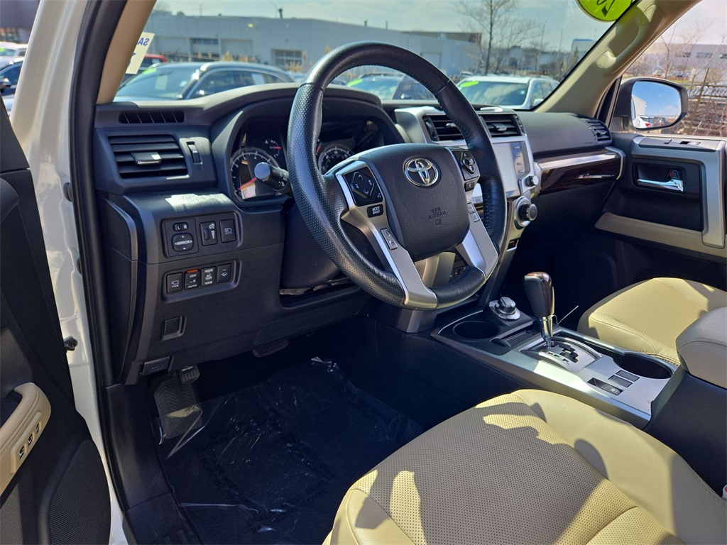 Vehicle image 16 of 41